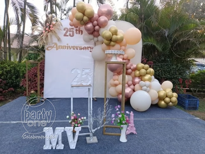 birthday Gold Cream Theme 25th Anniversary Balloon Decorations with Plinths